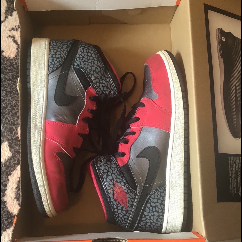 NIKE AIR JORDANS